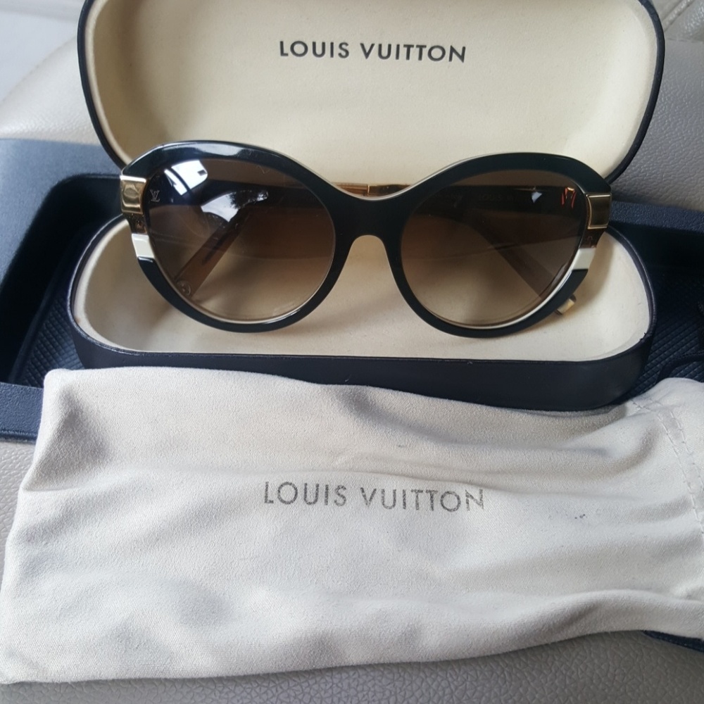 *SOLD* Louis Vuitton Petit Soupcon Sunglasses